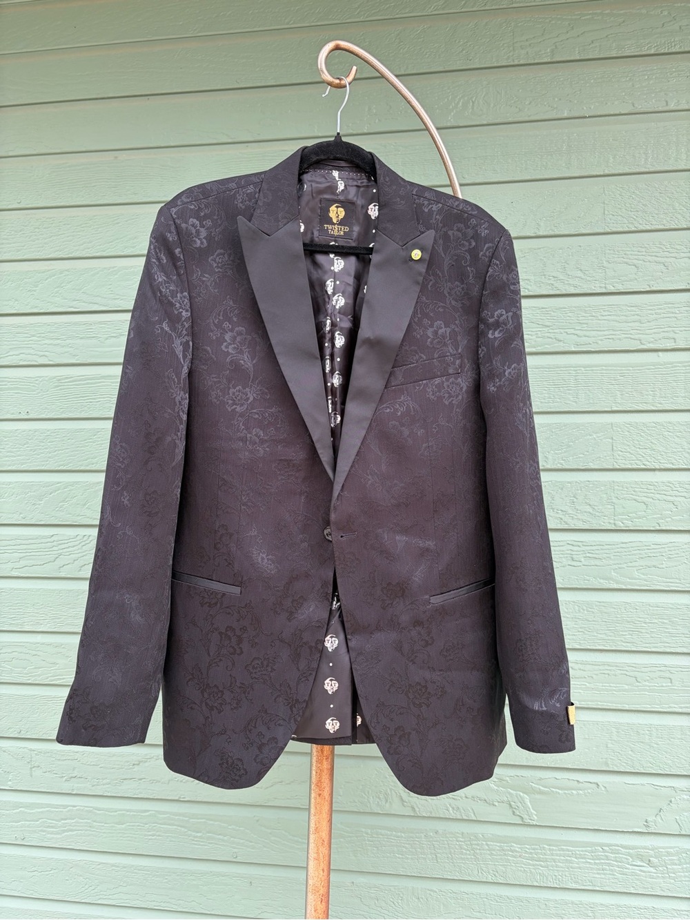 Mens Black Floral Jacquard Tuxedo Blazer with Satin Peak Lapels